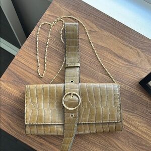 Chic Croc-Embossed Clutch with Chain Strap